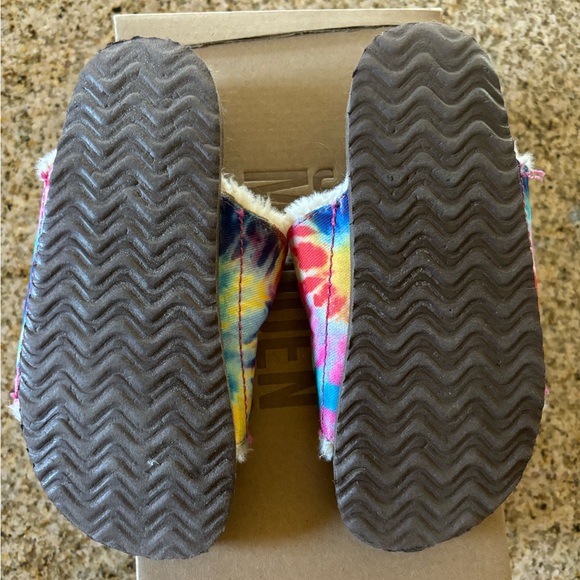 Like New Steve Madden Girl’s Sandals - Picture 5 of 5